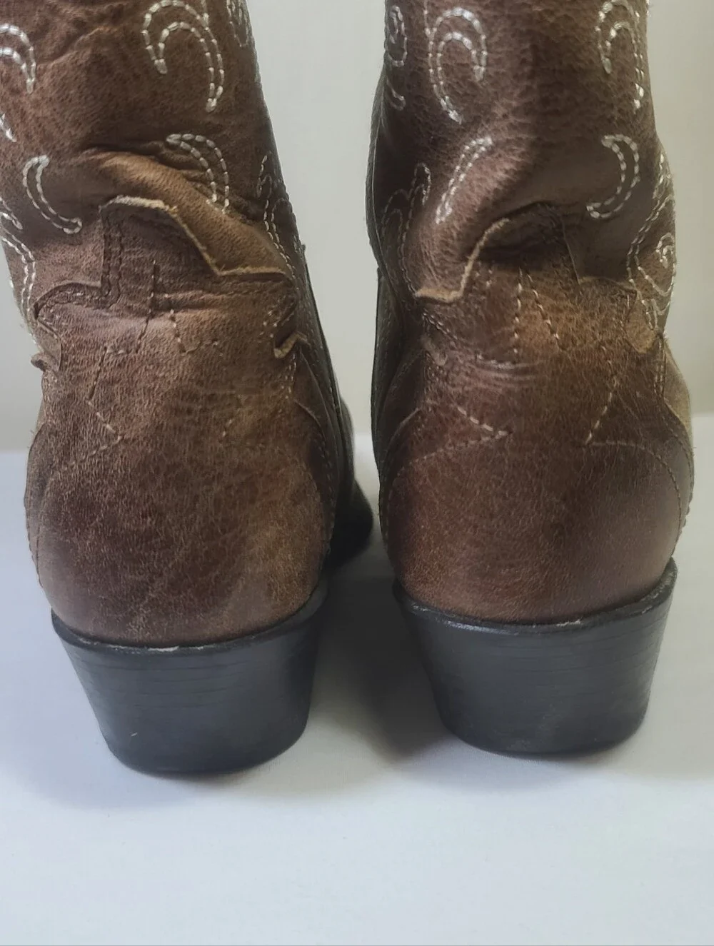 Justin Women's L2703 Brown Leather Cowboy Boots Size 6 (Wide) C